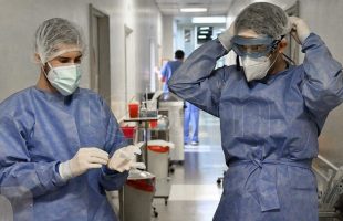 Se reúnen en paritarias representantes del Gobierno bonaerense y médicos - Télam