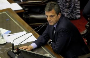 Massa advirtió a los gobernadores que deberán definir si recortan gastos