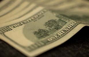 quiénes pueden comprar ahora dólar barato