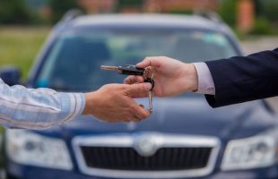 Aumentan controles para quienes compren autos de más de $5 millones