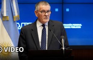 'Las medidas buscan alivianar el impacto de la devaluación impuesta por el FMI'