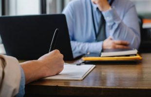 cautela en las empresas, a la espera de nuevo escenario económico