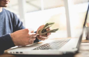 Cómo cobrar en dólares desde Uruguay si trabajás para el exterior