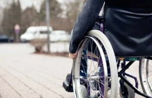 trámite para beneficio y cuánto cobran