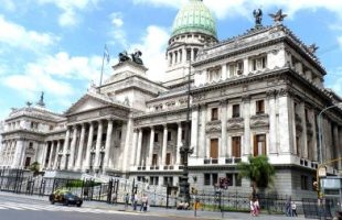 El Gobierno prorrogó hasta el 9 de diciembre las sesiones ordinarias del Congreso