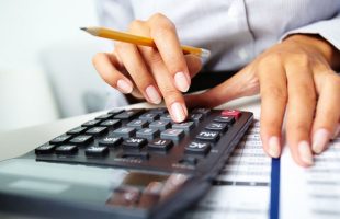 advierten que el Gobierno subirá los impuestos el próximo año