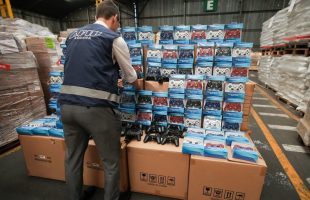 La AFIP retuvo una importación de 4.000 joysticks con fraude marcario