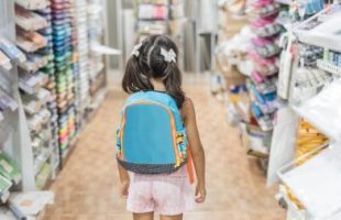 Incorporaron calzado escolar y útiles importados al programa Cuota Simple