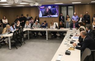 Mientras avanzan acuerdos en ley bases, diputados discutieron la reforma laboral