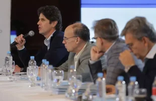 a días de su votación, Martín Lousteau pone presión con un dictamen paralelo