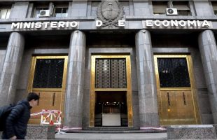 Economía anunciará el superávit fiscal de junio
