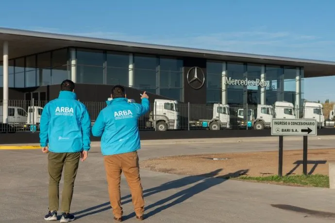 La concesionaria, ubicada en la Ruta 226, contaba con 3.900 metros cuadrados sin declarar, incluyendo salón de ventas, taller de servicio y oficinas.