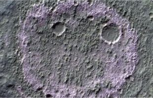 Descubrieron una cara sonriente en Marte y reaviva el misterio sobre la vida en el planeta
