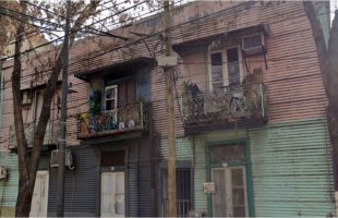 un muerto y 50 personas evacuadas