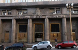 el Gobierno postergará hasta fin de mes el plazo para adherir al pago anticipado
