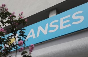 el gobierno de Javier Milei dispuso un nuevo aumento en las asignaciones familiares desde noviembre