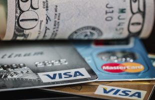 AFIP activa la devolución de percepciones del dólar tarjeta y ahorro