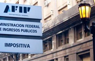 tributaristas avalan recorte de gastos, aunque cambio en organismo sea cosmético