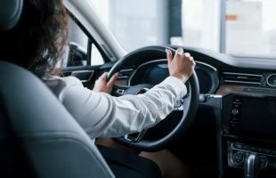 ¿hasta qué edad se puede renovar la licencia de conducir en la Argentina?