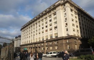 cuáles son los impuestos nacionales que el Gobierno planea dejar en pie
