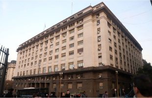 estiman que Ganancias y combustibles cubrirán el vacío del Impuesto PAÍS