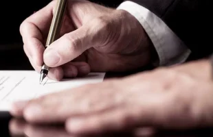¿Se puede ser monotribtista y tener un contrato en contrato de trabajo con un empleador?