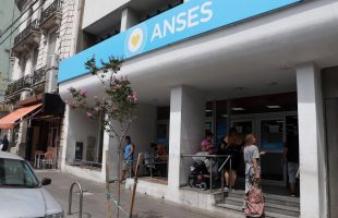 ANSES confirmó un aumento del 2,4% para las asignaciones familiares en abril