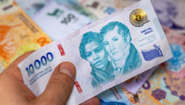 Los salarios formales empataron a la inflación en abril